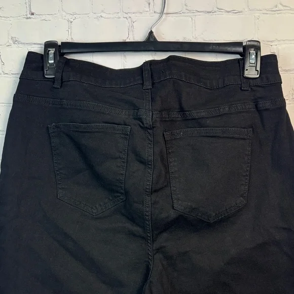 BloomChic Black Ankle Jeans - Picture 7 of 7